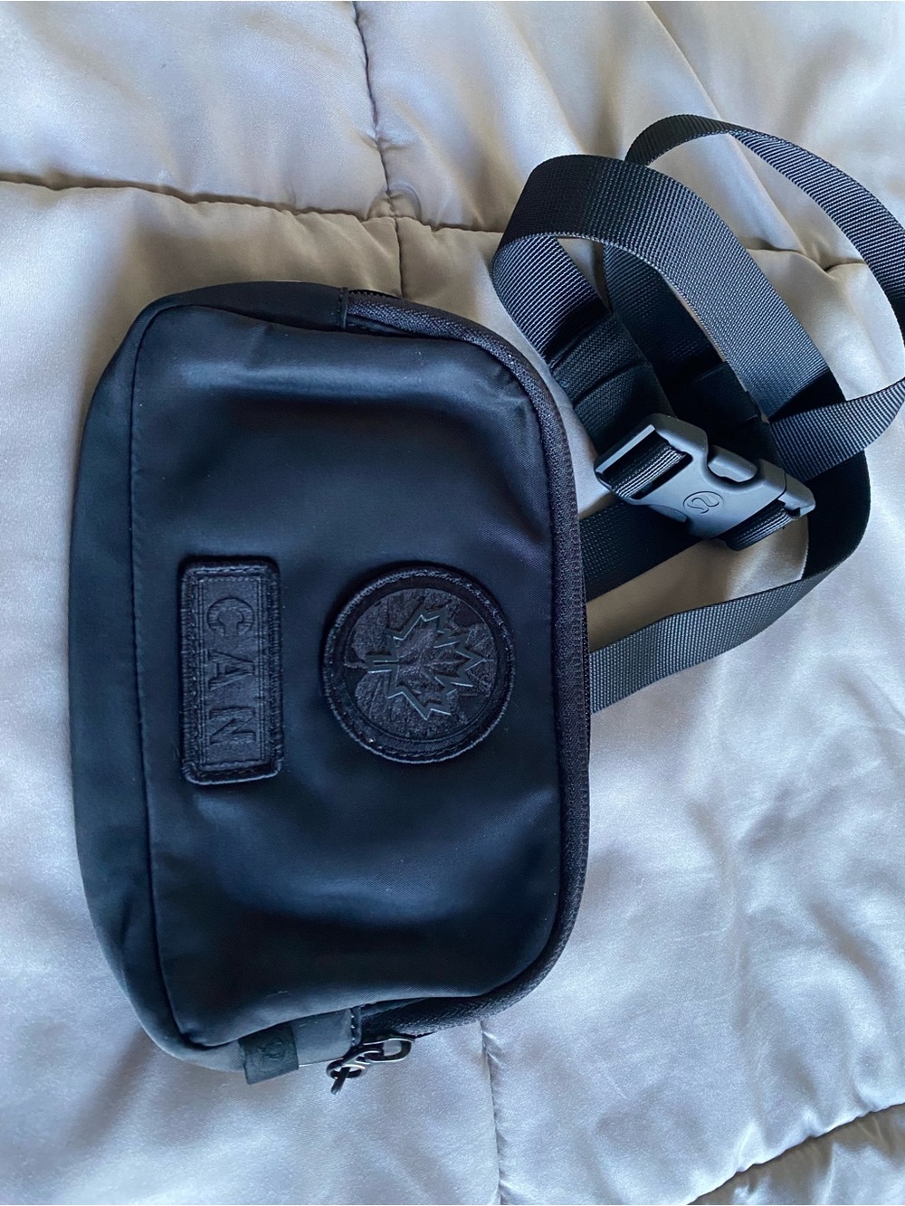 Lululemon Crossbody mini belt Bag - team canada 0.7L